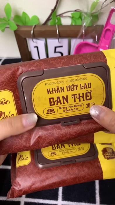 ￼khăn ướt lau bàn thờ hương trầm, sạch bụi thơm lâu tiện dụng mỗi ngày