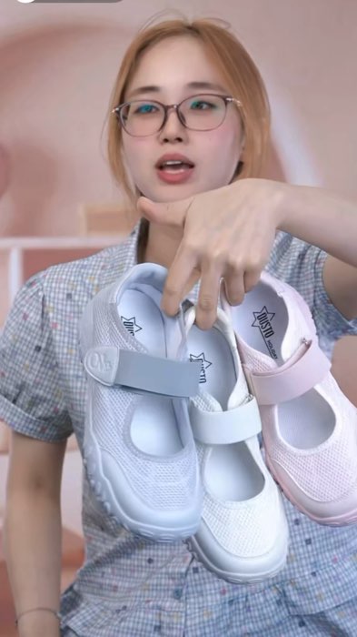 ￼DUSTO  Giày Thể Thao Nữ Chống Trơn Trượt Lưới Thoáng Khí Thoải Mái Đế Mềm Giày Nữ Velcro DƯH300538T #ShopeeCreator #LuotVuiMuaLien #shopeevideo