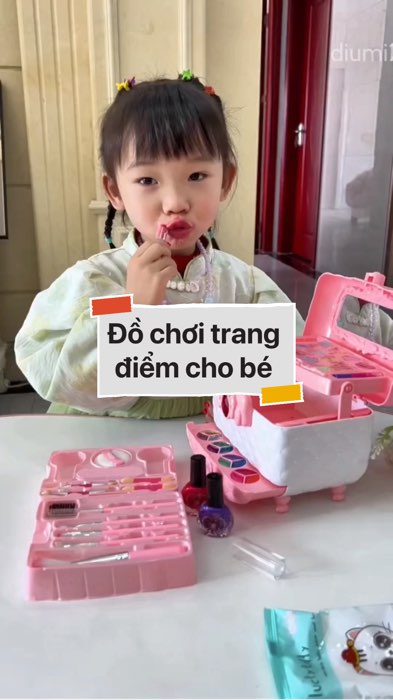 Đồ chơi trang điểm cho bé #VideoHangMevaBe#shopeestyle#ShopeeVideo#ShopeeCreator#LuotVuiMuaLien #diumi991