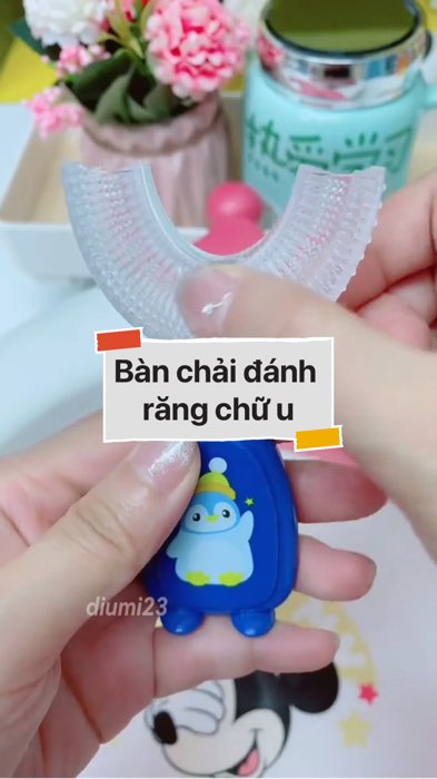Bàn chải đánh răng cho bé chữ u #VideoHangMevaBe#shopeestyle#ShopeeVideo#ShopeeCreator#LuotVuiMuaLien #diumi33