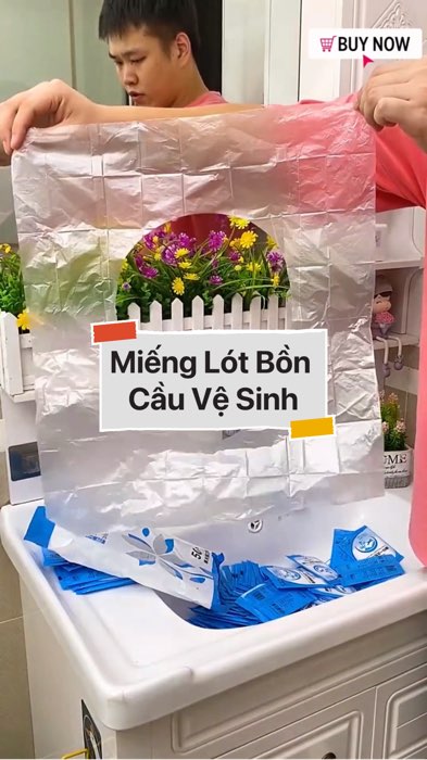 Miếng Lót Bồn Cầu Vệ Sinh #VideohangTieuDung #shopeestyle#ShopeeVideo#ShopeeCreator #LuotVuiMuaLien#KOLUyTin#Videomuasam #SandealcungKOL #diumi40