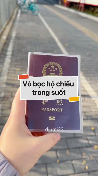 Vỏ bọc hộ chiếu trong suốt #VideohangDoiSong#ShopeeVideo#ShopeeCreator #LuotVuiMuaLien#KOLUyTin#Videomuasam #SandealcungKOL #diumi383