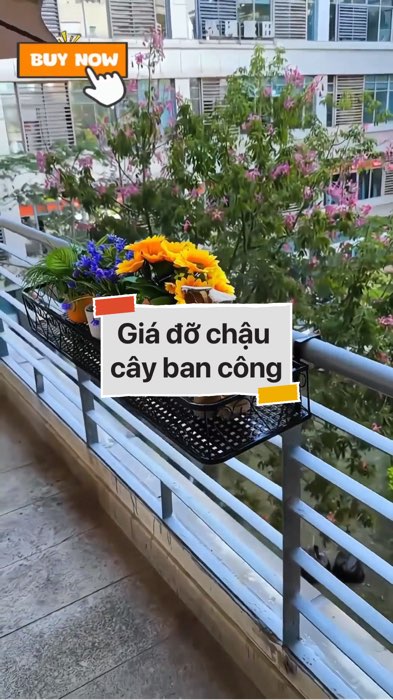 Giá treo chậu cây ban công #VideohangDoiSong#ShopeeVideo#ShopeeCreator #LuotVuiMuaLien#KOLUyTin#Videomuasam #SandealcungKOL #diumi464