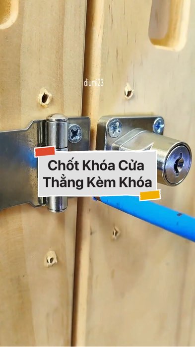 Chốt Khóa Cửa Thẳng Kèm Khóa #VideohangNhaCua#shopeestyle#ShopeeVideo#ShopeeCreator #LuotVuiMuaLien#KOLUyTin#Videomuasam #SandealcungKOL #diumi467