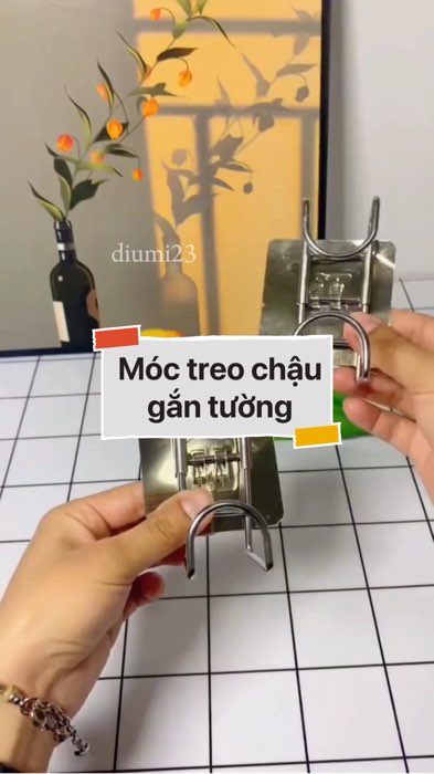 ￼ Móc treo chậu Inox gắn tường #VideoHangGiaDung#shopeestyle#ShopeeVideo#ShopeeCreator #LuotVuiMuaLien #diumi907