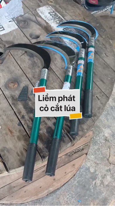 ￼Liềm phát cỏ cắt lúa #VideohangDoiSong#ShopeeVideo#ShopeeCreator #LuotVuiMuaLien#KOLUyTin#Videomuasam #SandealcungKOL #diumi77