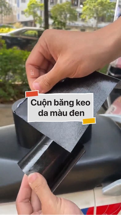 ￼Cuộn băng keo da màu đen #VideohangDoiSong#ShopeeVideo#ShopeeCreator #LuotVuiMuaLien#KOLUyTin#Videomuasam #SandealcungKOL #diumi830
