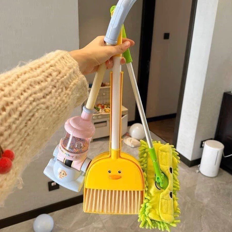 Bộ Dụng Cụ Dọn Dẹp Cho Bé, Bộ Chổi Vịt Kèm Hót Rác Cây Lau Nhà Hút Bụi Cho Bé Tập Làm Việc Nhà Tránh Xa Điện Thoại